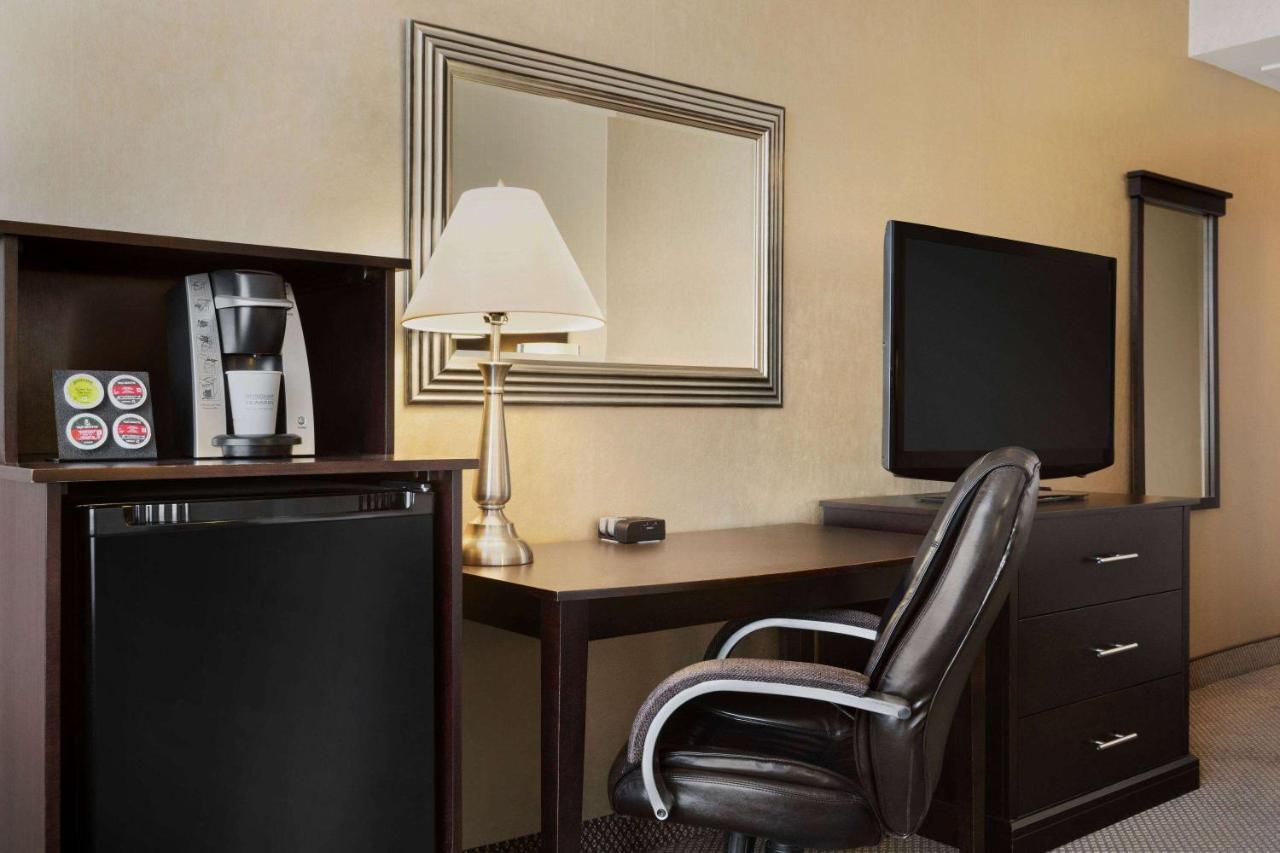 Travelodge By Wyndham Quebec City Hotel & Convention Centre Esterno foto