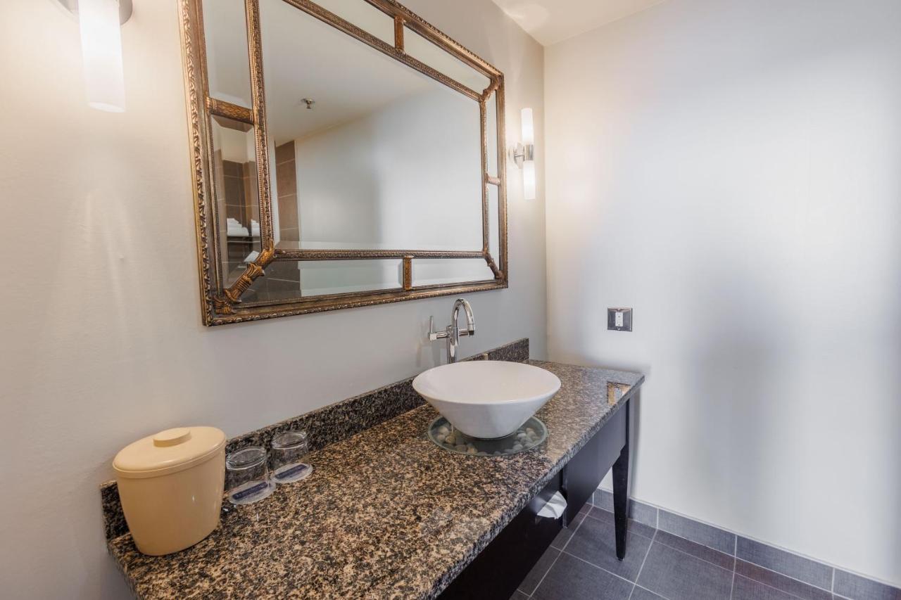 Travelodge By Wyndham Quebec City Hotel & Convention Centre Esterno foto